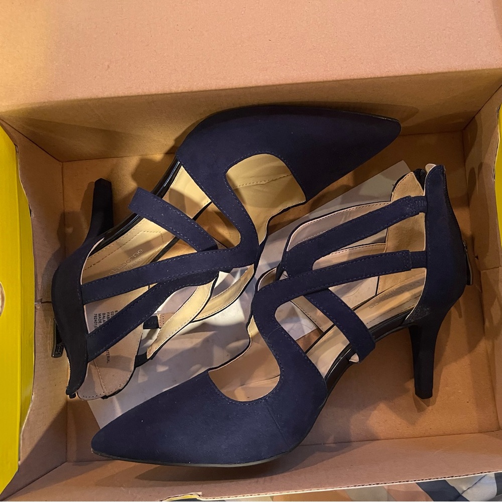 Liz Claiborne LC Helen Navy Blue Heels